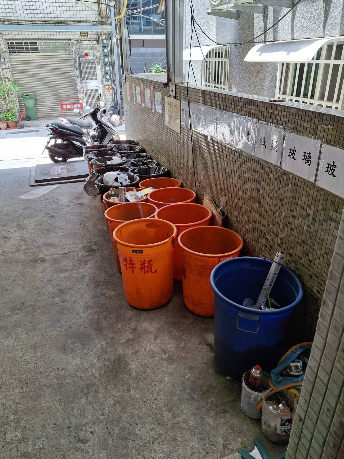 高雄市三民區站前大廈待售房屋