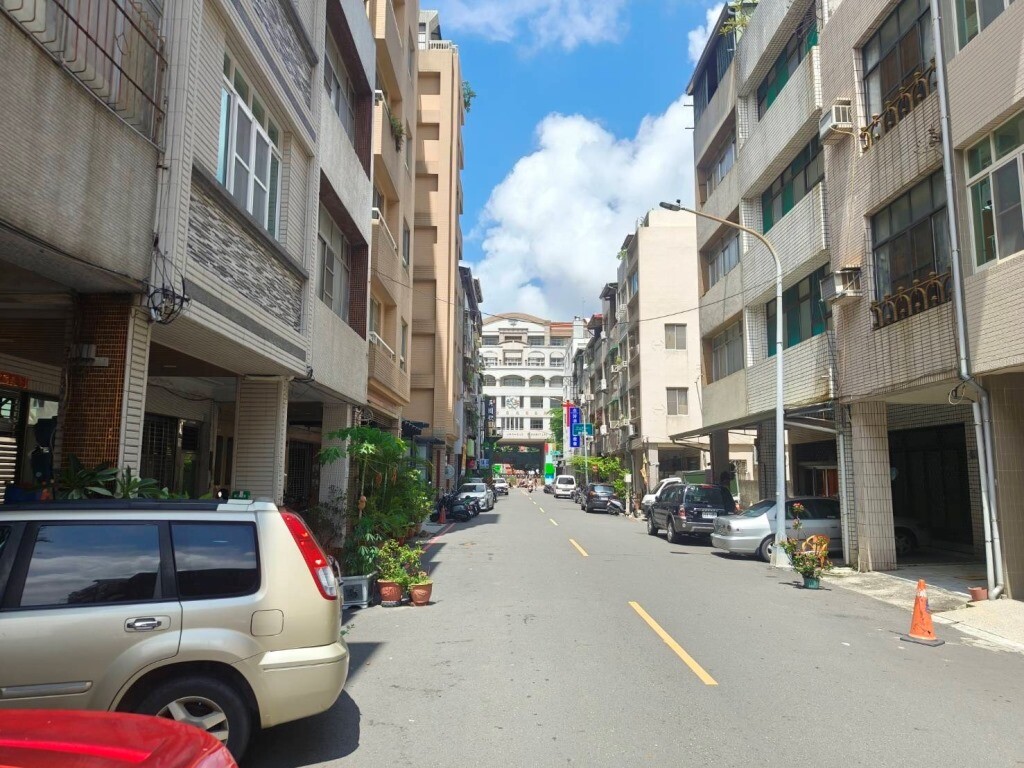美麗島捷運六合夜市透天店住