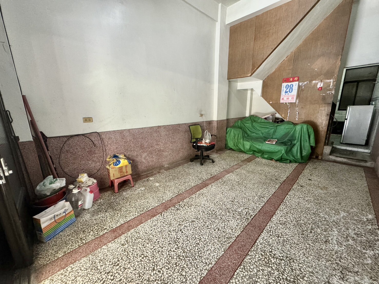 五甲商圈家樂福南成國小正四樓店住透天