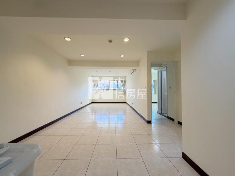 面公園永久棟距/方正格局採光佳/三房平車/學區宅