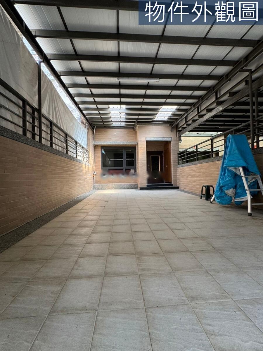 大坪頂熱帶植物公園八米街上漂亮雙車墅