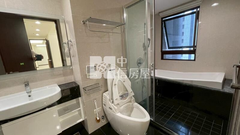 新北市新莊區新富邑待售房屋