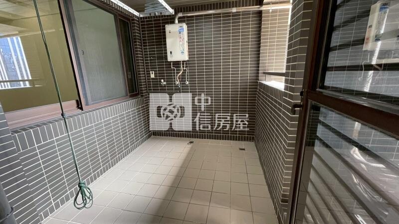 新北市新莊區新富邑待售房屋