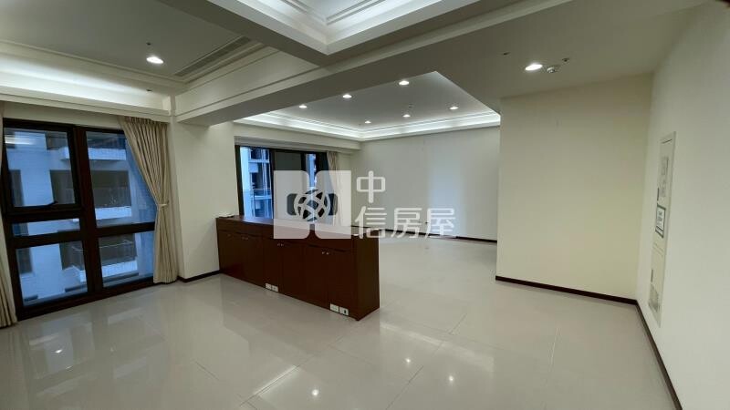 新北市新莊區新富邑待售房屋