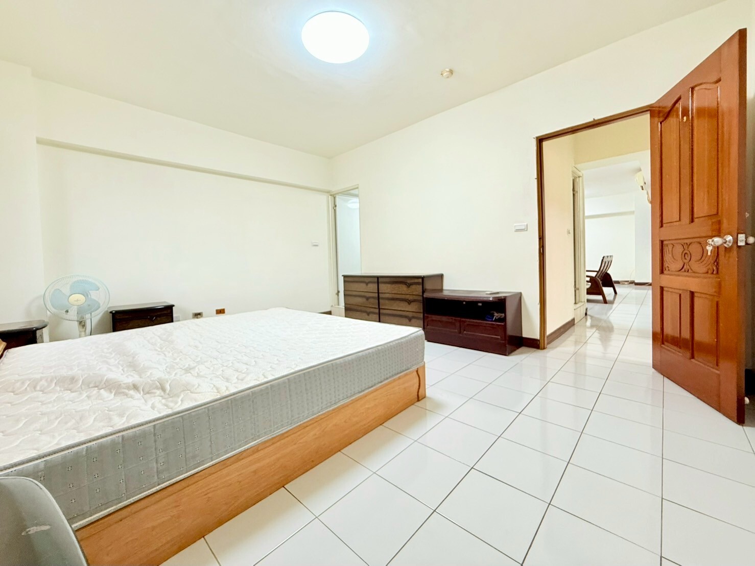 親友專任承辦~開價就是實登室內30坪大三房休旅位