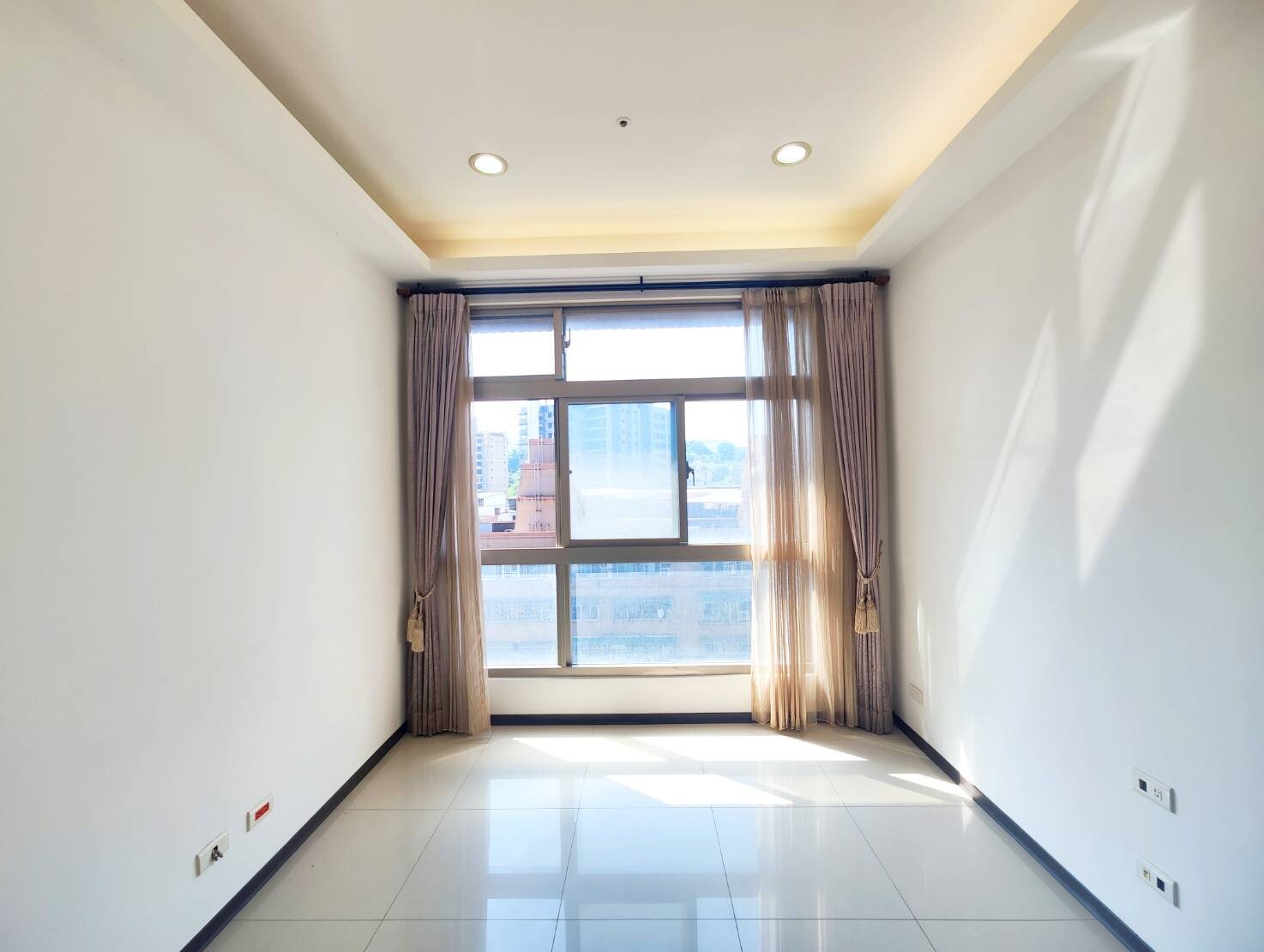 南方之星~~捷運總站稀有精美2房