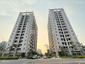 總富三多六街透天待售房屋