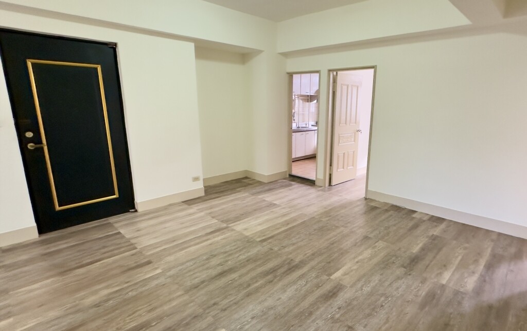 秀朗國小三房美廈+平面車位