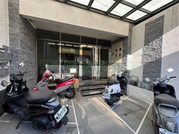 經貿一路20巷透天待售房屋