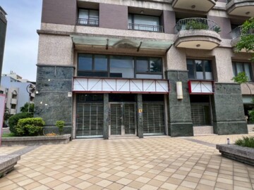 好仲介蘇菲亞~專任縣政二路三角窗挑高夾層大面寬店面 - Image 1