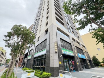 輕軌線上待售房屋