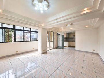 宏國德行東路透天待售房屋