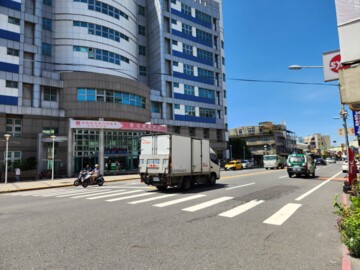 正中山路三面臨路電梯角店/彰化建地農地 - Image 1