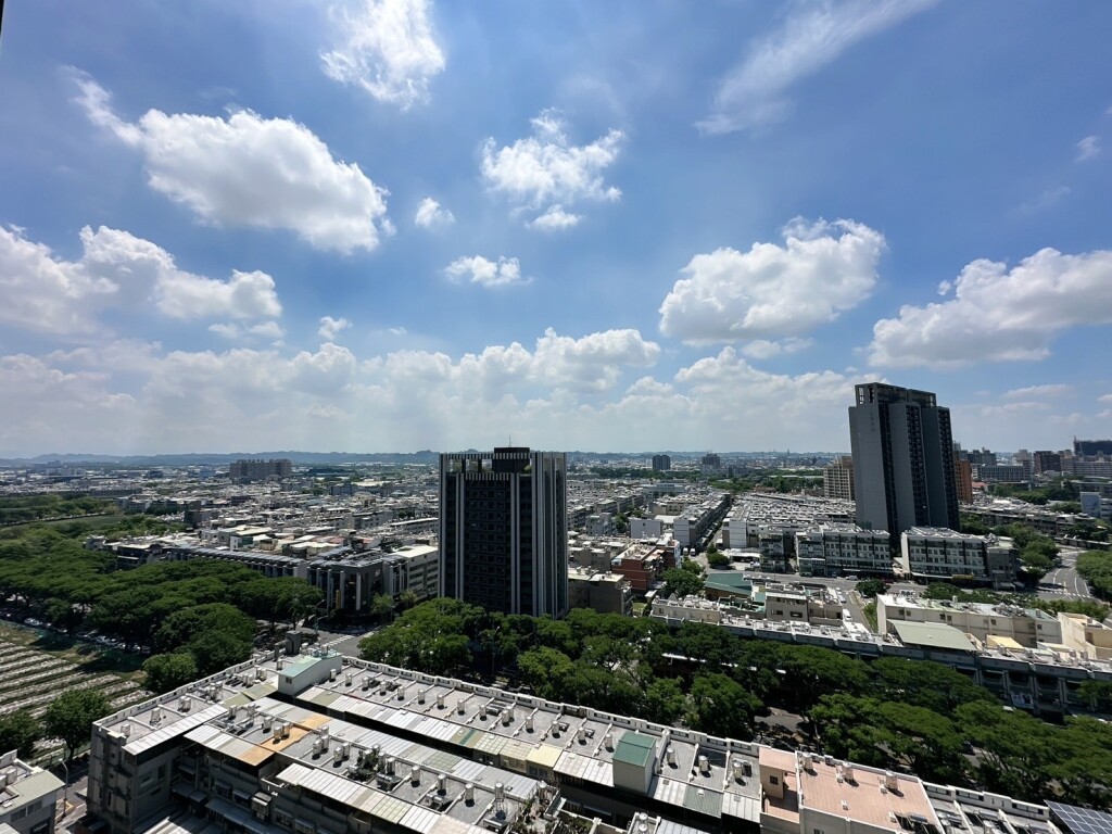 高雄市楠梓區龍騰天璽待售房屋