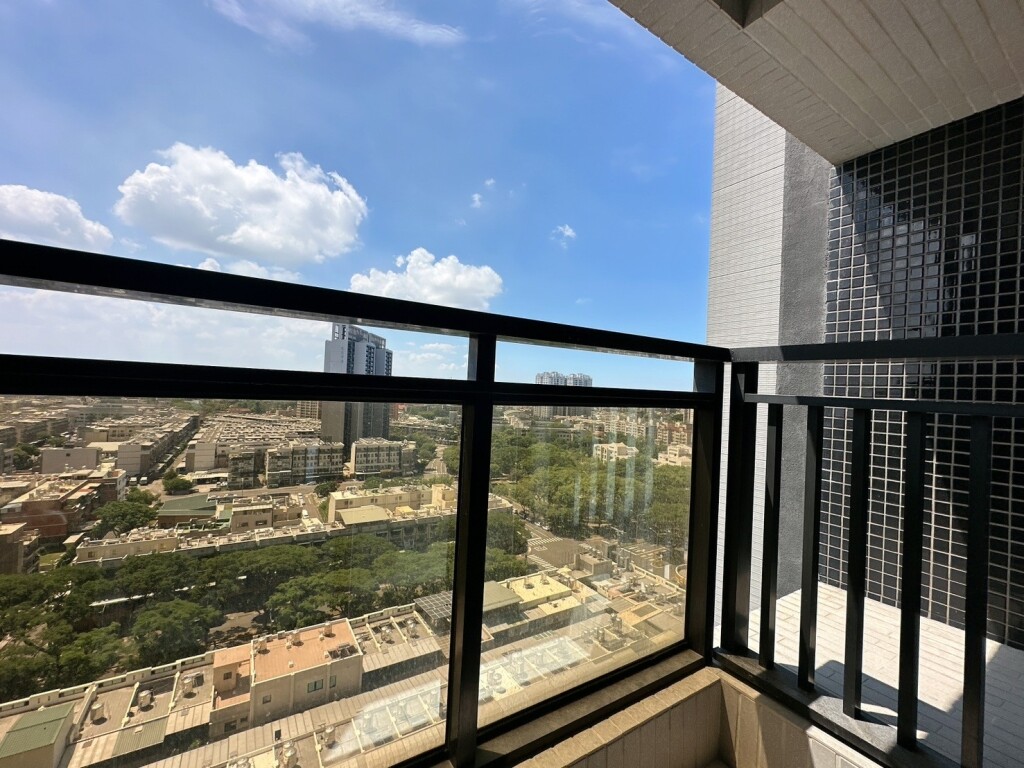 高雄市楠梓區龍騰天璽待售房屋