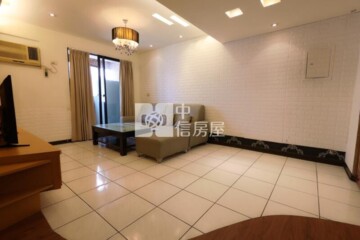 大學校園待售房屋