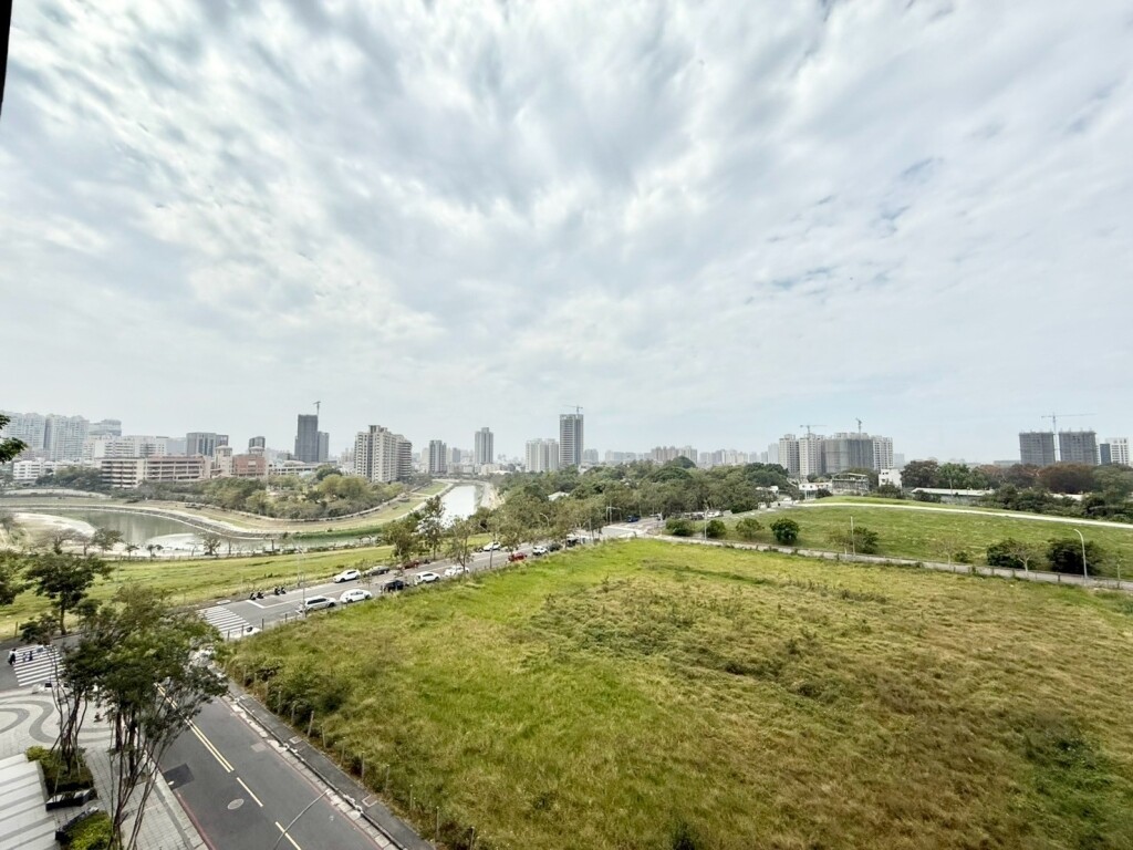 高雄市橋頭區華雄音樂河待售房屋
