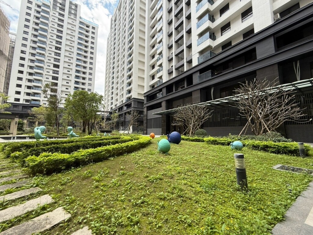 高雄市橋頭區華雄音樂河待售房屋