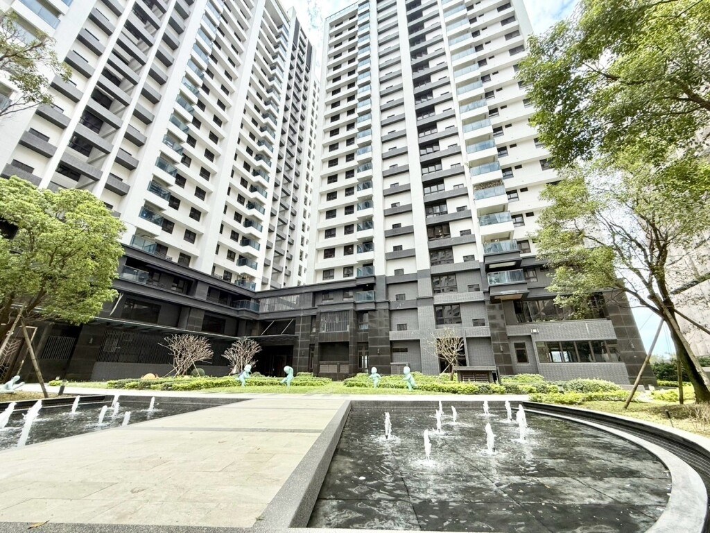 高雄市橋頭區華雄音樂河待售房屋