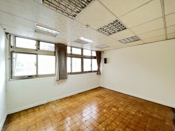 出租~新竹光復路黃金地段透店二樓,近竹科和好市多 - Image 1