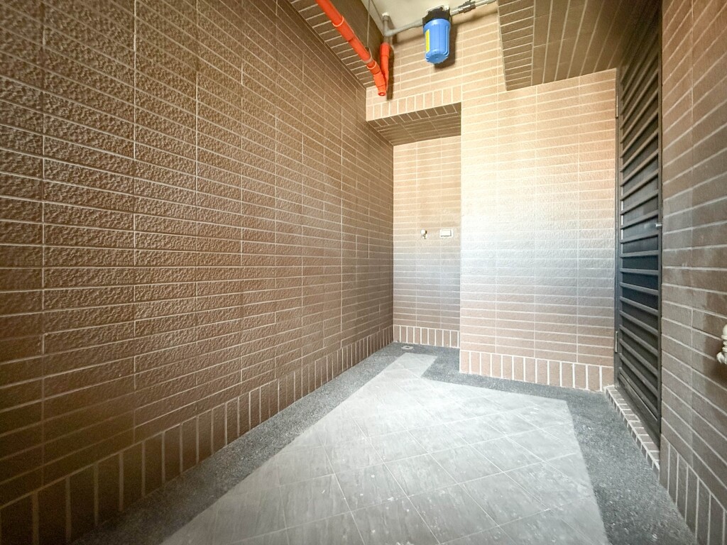 高雄市前鎮區崑庭敦峰待售房屋