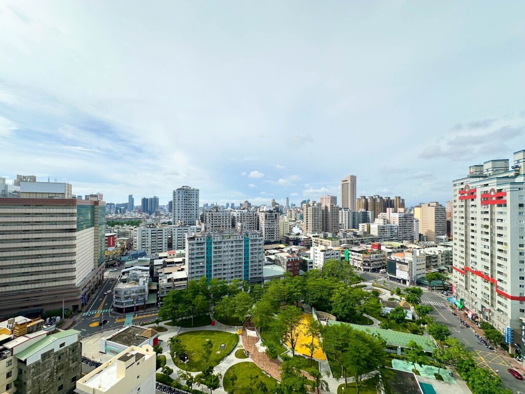 高雄市前鎮區崑庭敦峰待售房屋