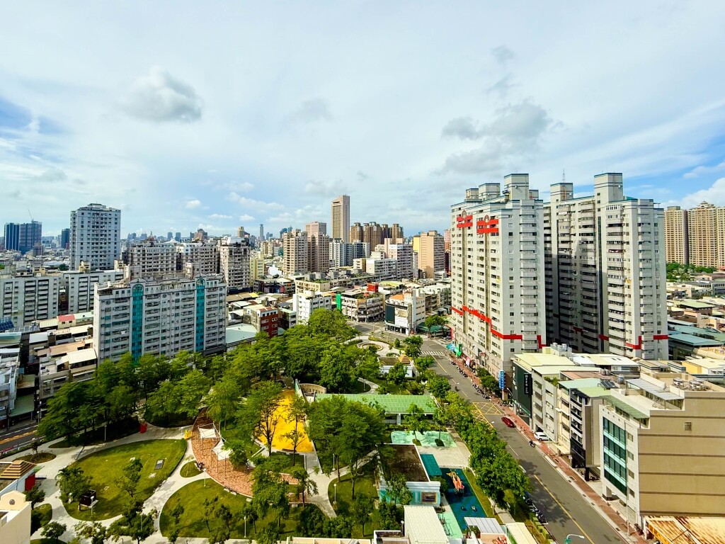 高雄市前鎮區崑庭敦峰待售房屋