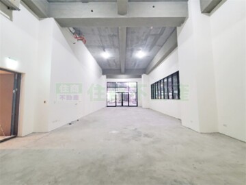 大潤發旁全新挑高店面出租 - Image 1