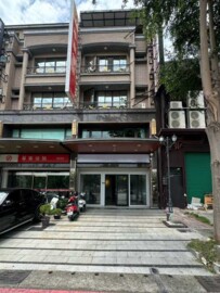 楠梓高大特區✨臨路.邊間大面寬金店面 - Image 1