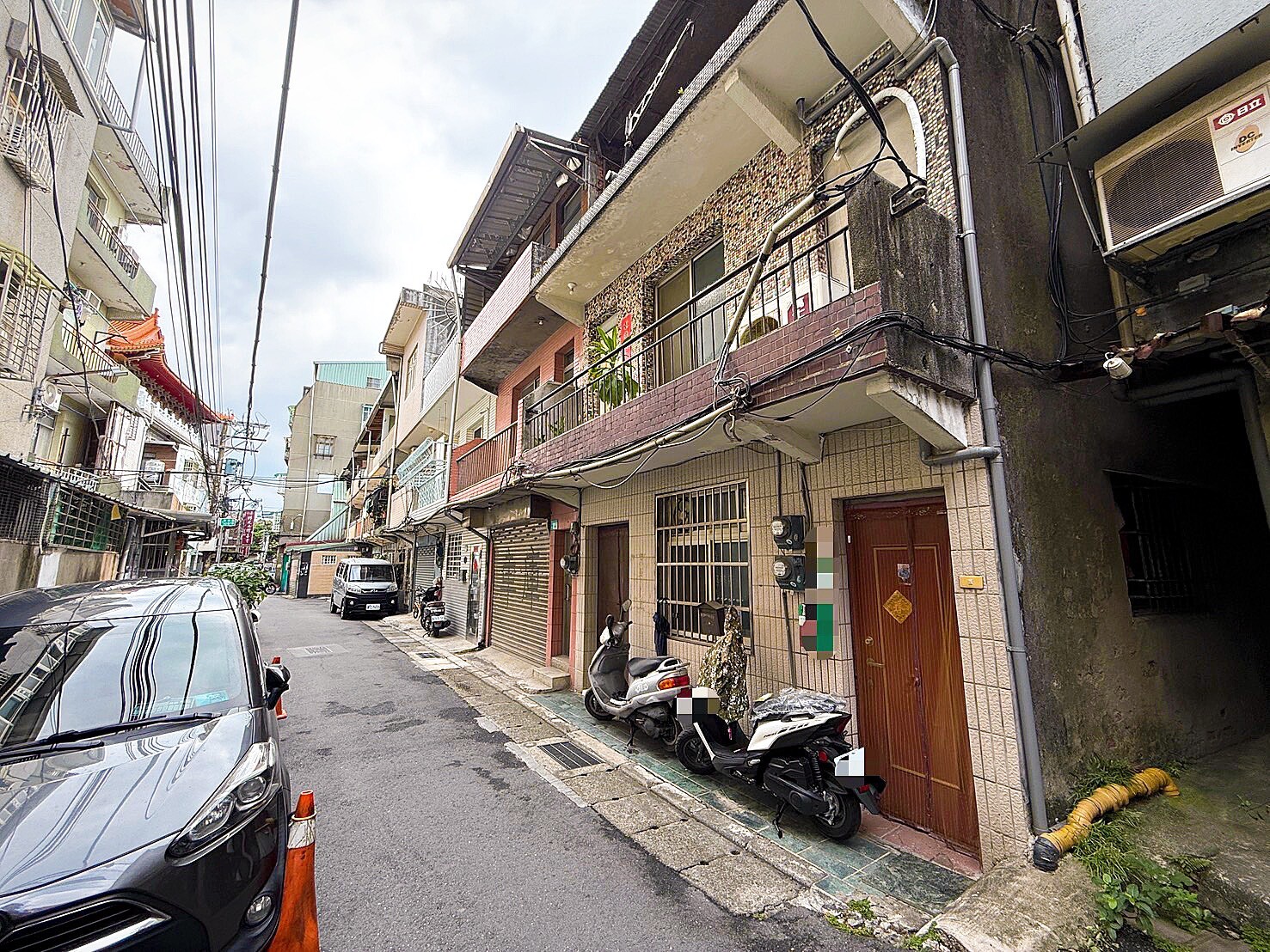 新莊路邊間大透天~中信祐謙