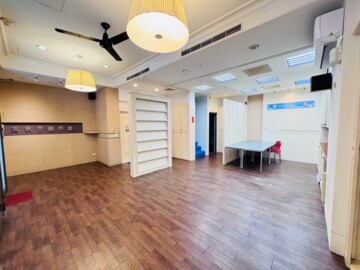 大學校園待售房屋