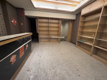 東區【1樓店面+地下室大空間】出租 - Image 1