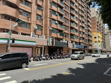 文化中心★六米面寬★一樓金店面 - Image 1