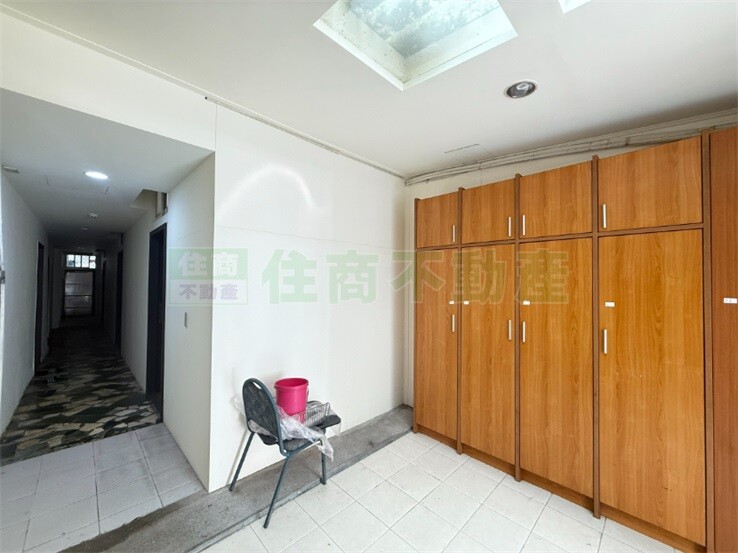 大直捷運方便停車一樓